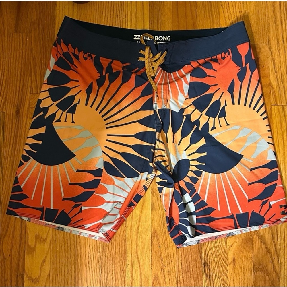 Billabong Men’s Orange Graphic Swim Trunks (Vintage).. 34
